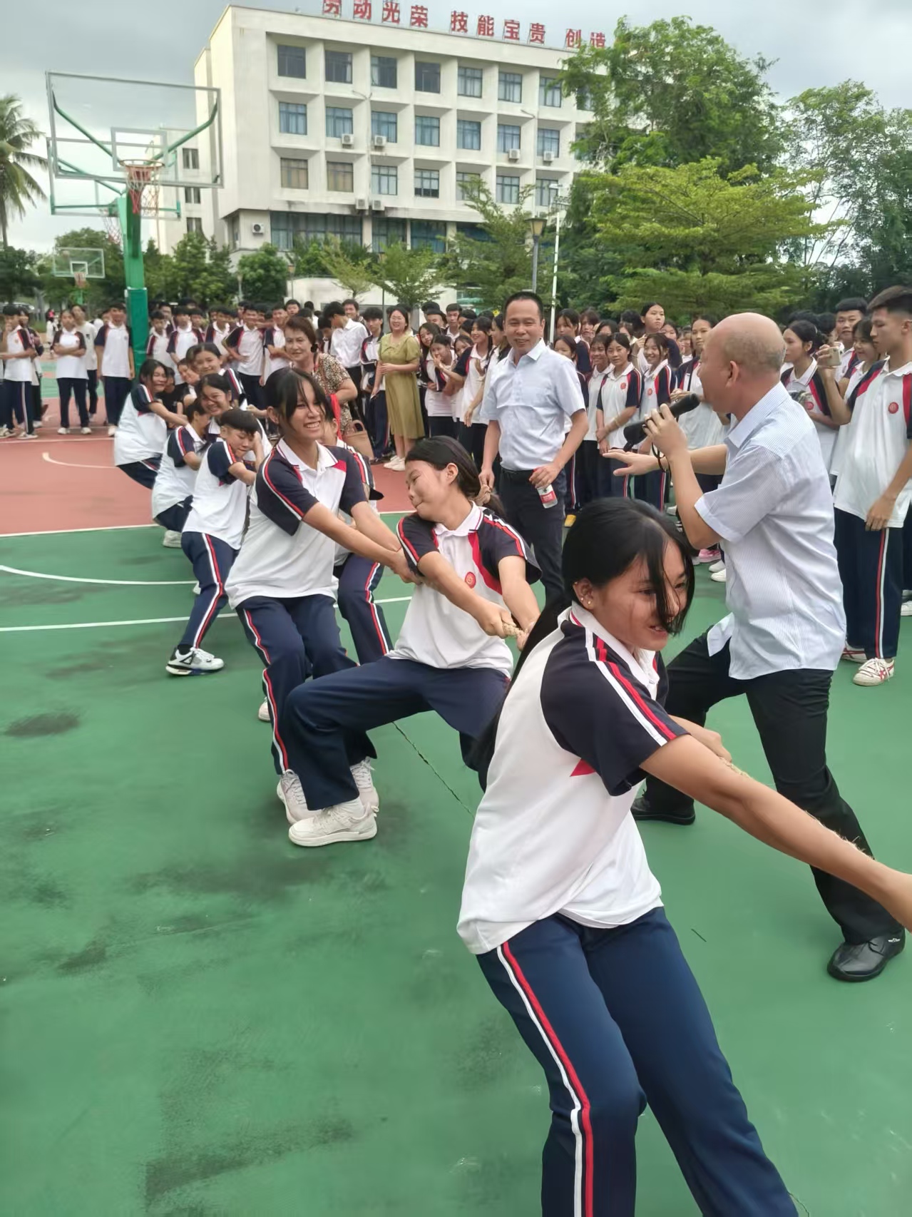 2024年秋季拔河比赛(图1)