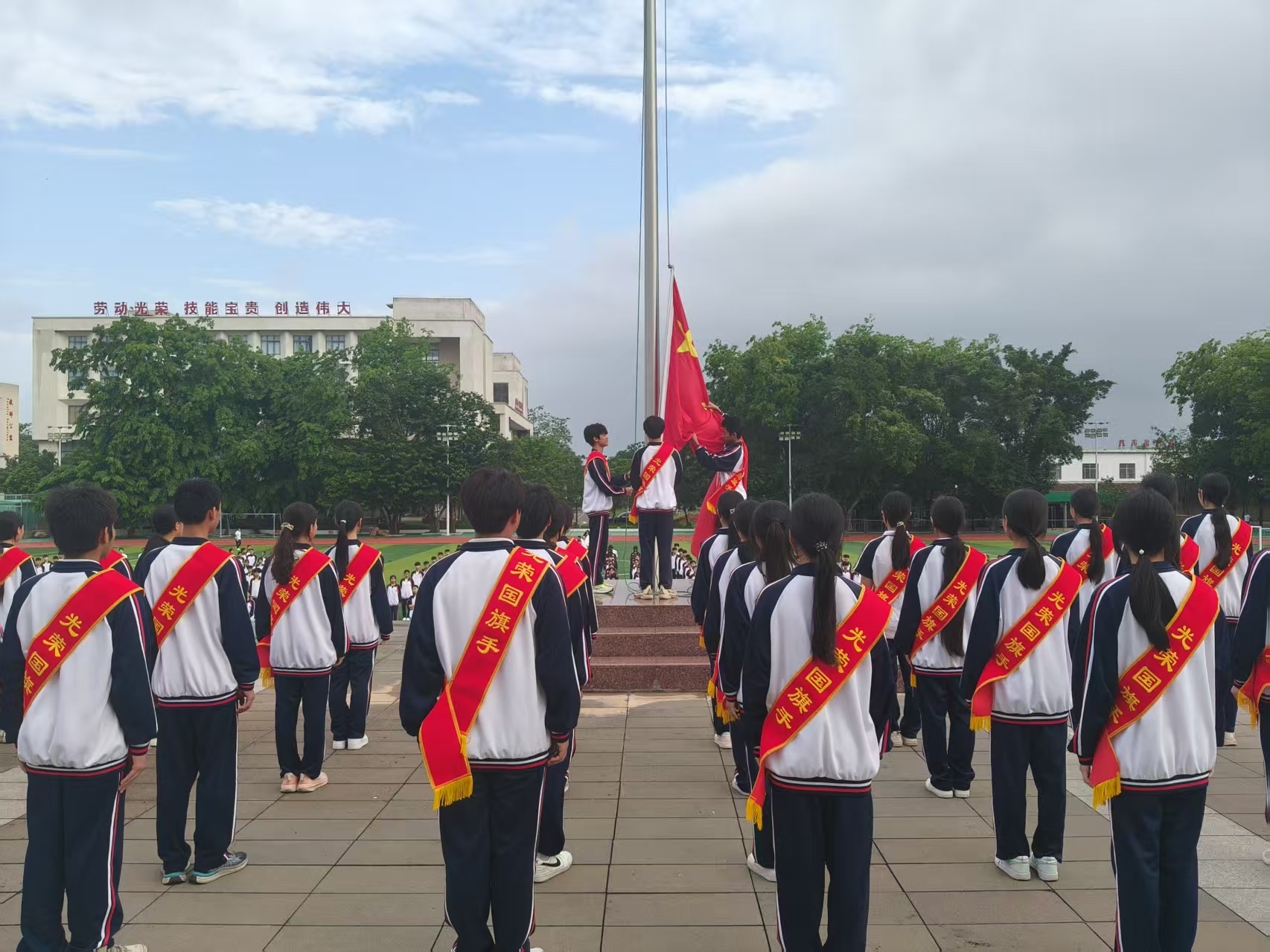 昌江职业教育中心升旗仪式(图1)